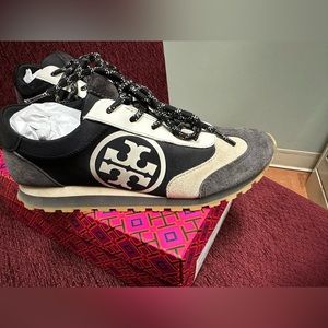Tory Burch size 7 runners